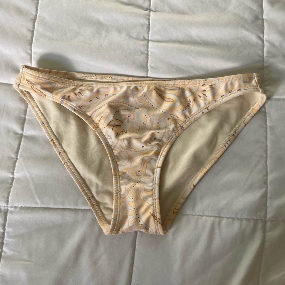 Yellow patterned swimsuit bottoms, women’s medium.